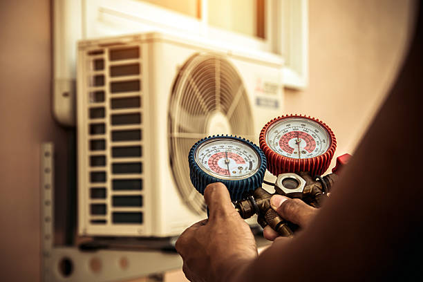 Professional Ac Installation technician working in Richland, MS